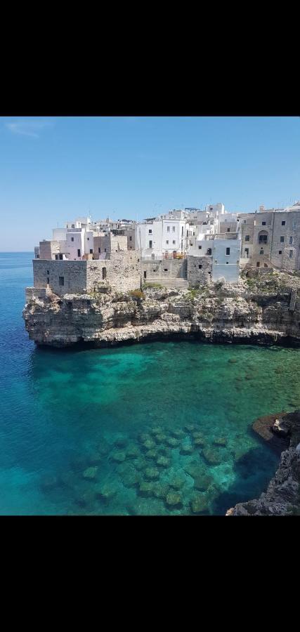 Вилла Polignano A Mare: Sulla Piazza Di Domenico Modugno Экстерьер фото