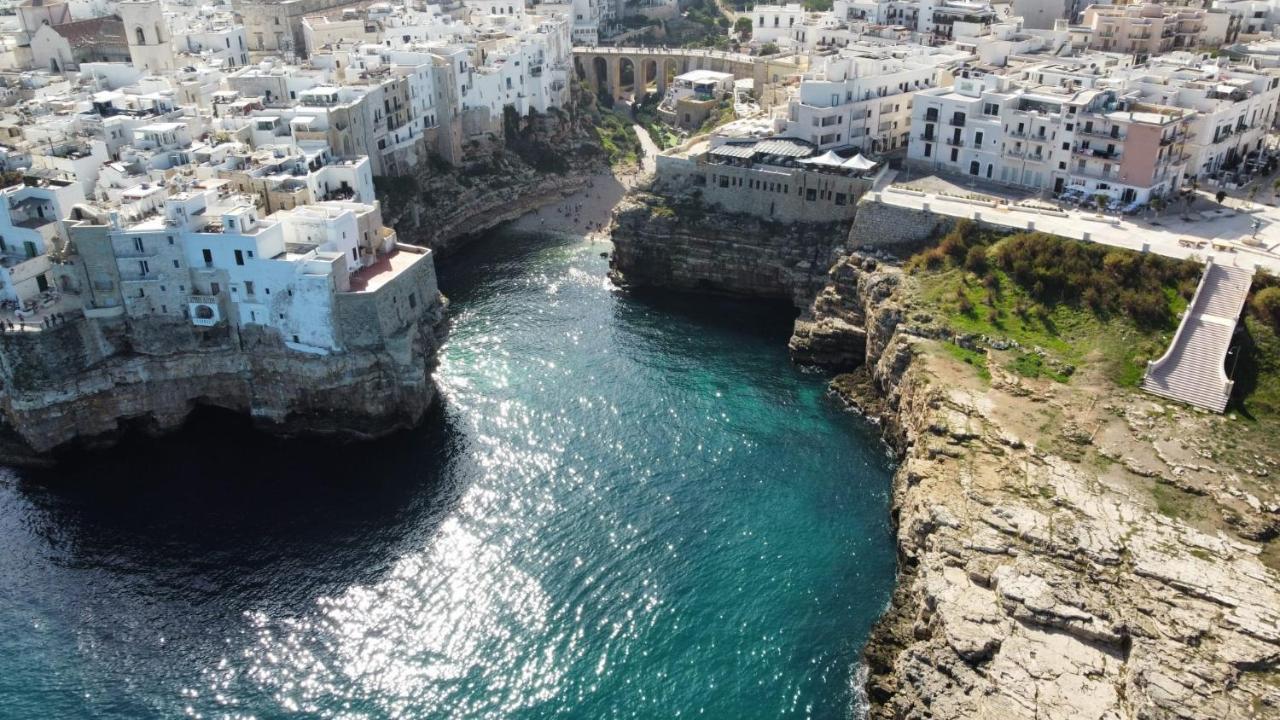 Вилла Polignano A Mare: Sulla Piazza Di Domenico Modugno Экстерьер фото