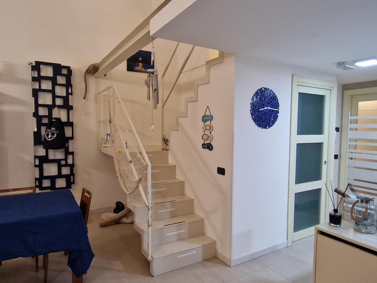 Вилла Polignano A Mare: Sulla Piazza Di Domenico Modugno Экстерьер фото