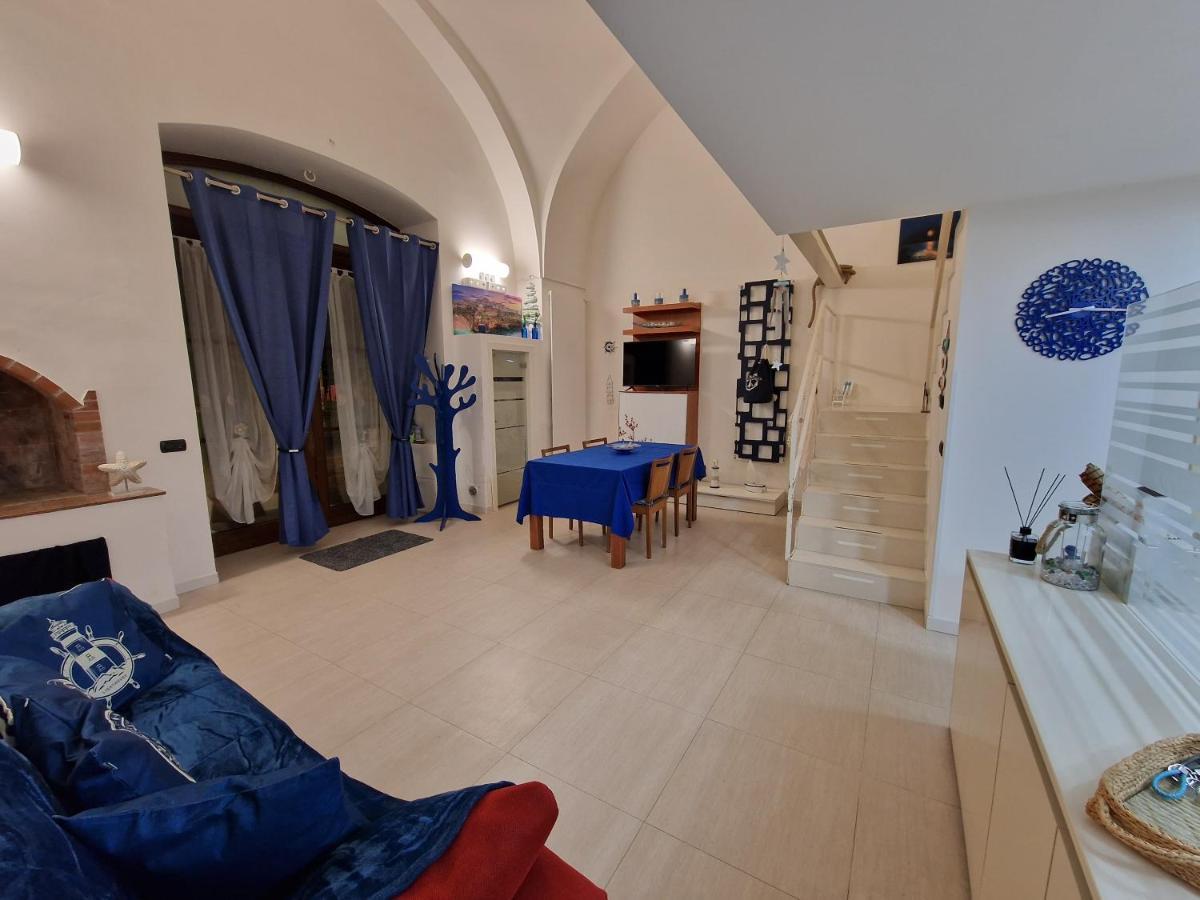 Вилла Polignano A Mare: Sulla Piazza Di Domenico Modugno Экстерьер фото
