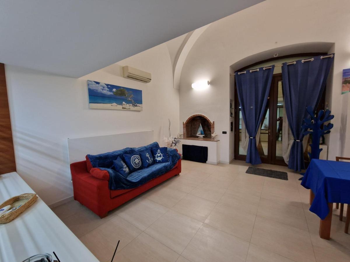 Вилла Polignano A Mare: Sulla Piazza Di Domenico Modugno Экстерьер фото