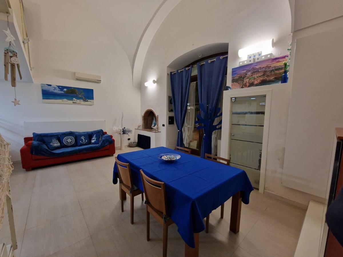 Вилла Polignano A Mare: Sulla Piazza Di Domenico Modugno Экстерьер фото