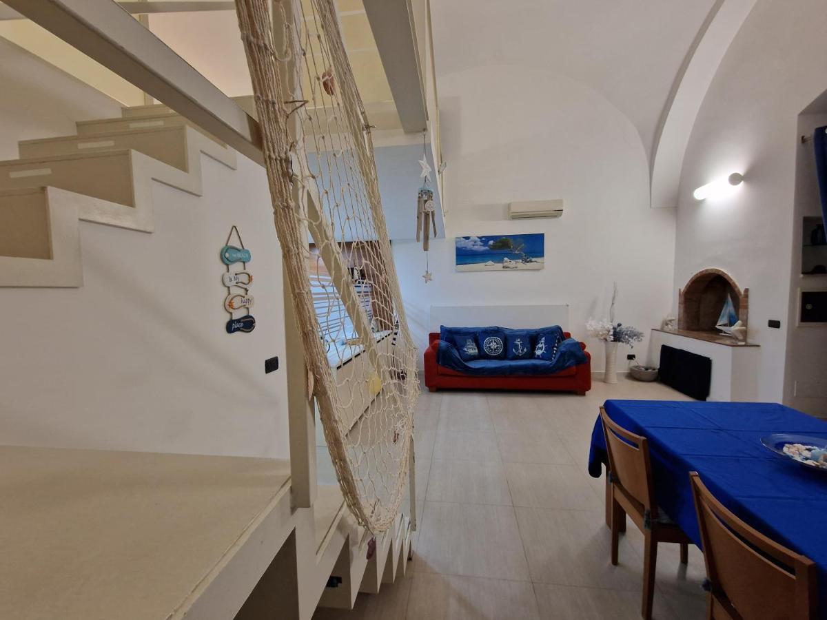 Вилла Polignano A Mare: Sulla Piazza Di Domenico Modugno Экстерьер фото